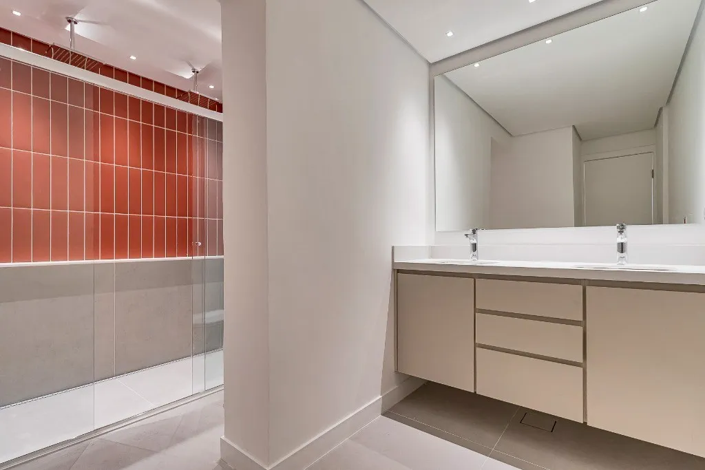 Imagem Apartamento à venda em Higienópolis, São Paulo-SP: 3 quartos, 2 suítes, 2 banheiros, 2 vagas, 230m² de área.