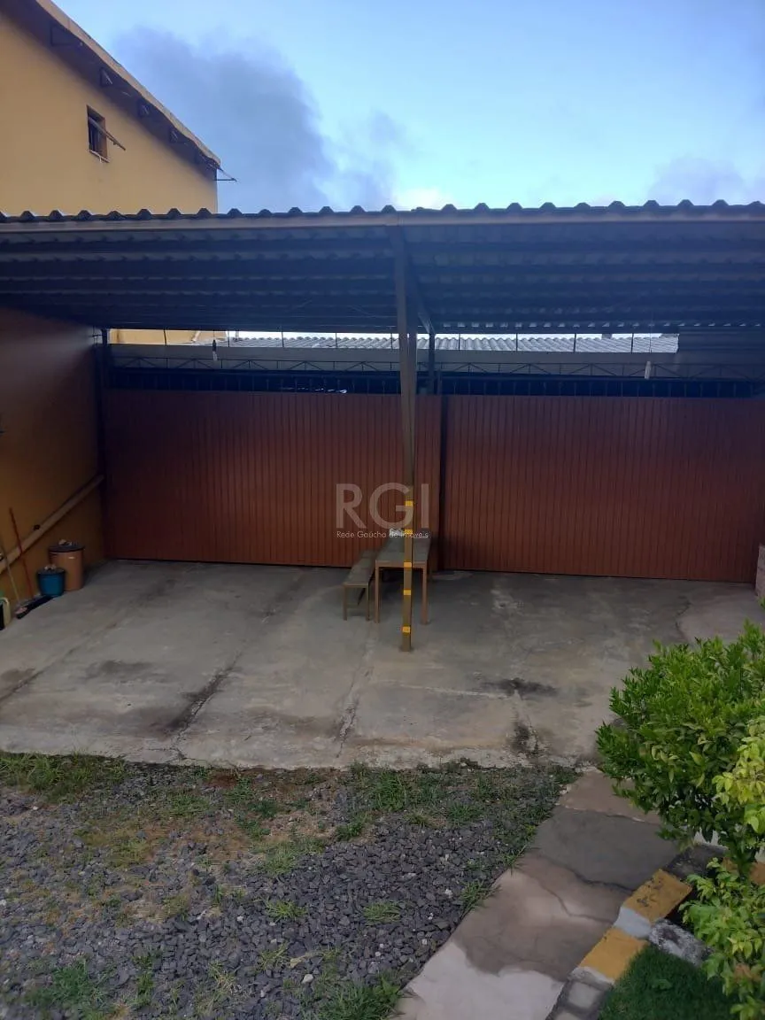 Imagem Casa para Venda - 0.18m², 2 dormitórios, sendo 2 suites, 3 vagas - Lomba do Pinheiro
