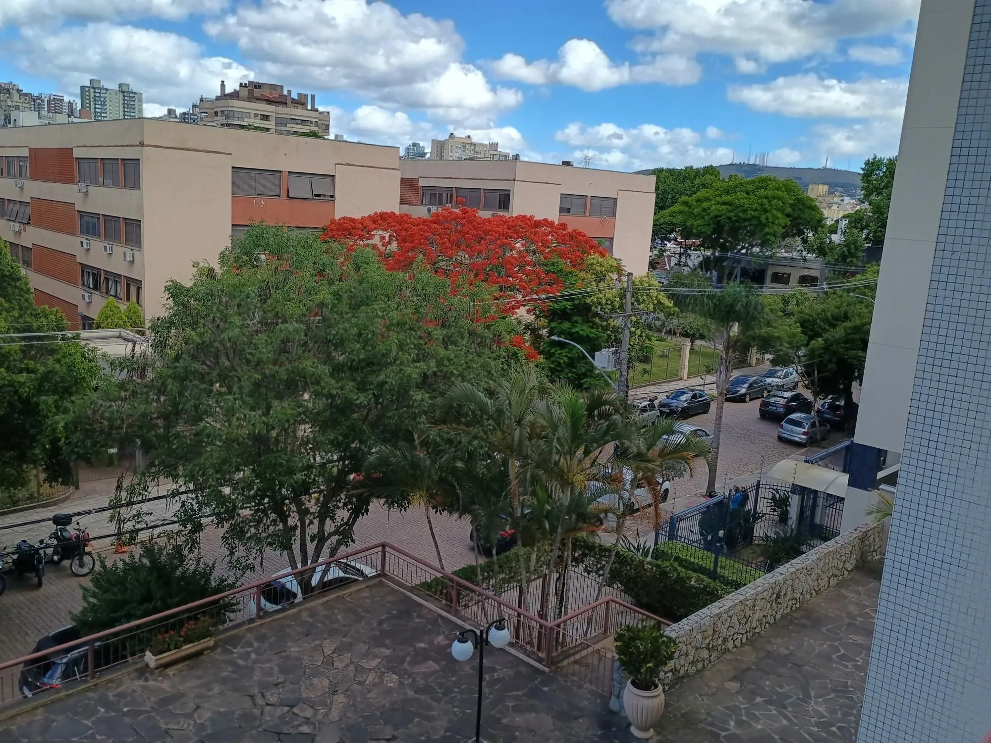 Imagem Apartamento com 03 quartos e 01 vaga à Venda no Bairro Rio Branco, Porto Alegre