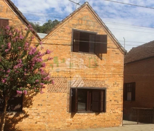 Foto do imóvel Casa histórica na Vila do Operários com 3 quartos para Venda em Caxias do Sul