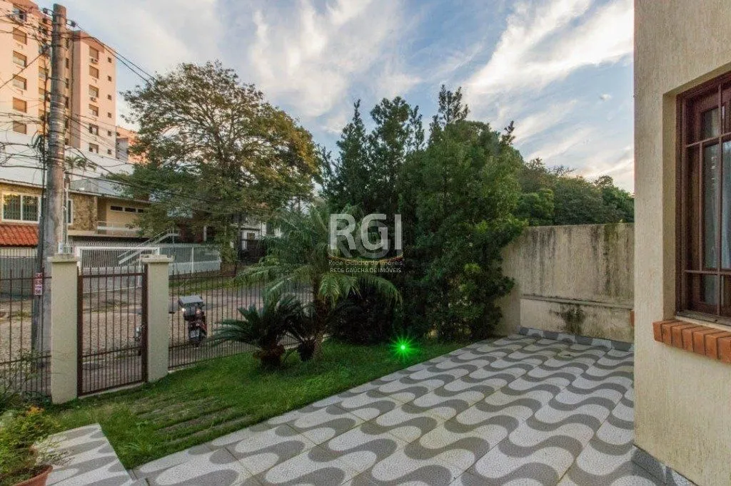Imagem Sobrado para Venda - 499.98m², 4 dormitórios, sendo 3 suites, 4 vagas - Jardim Ipiranga