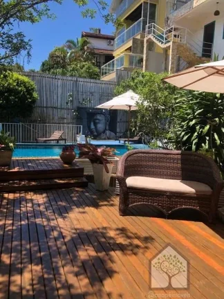 Imagem Mansão pé na areia em meio à natureza no Sambaqui