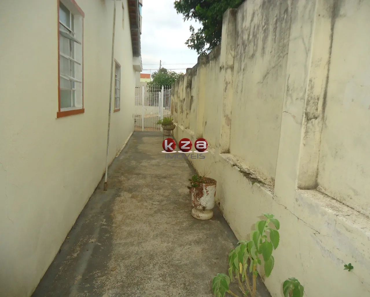 Imagem Casa de 3 quartos na Vila Angeli, Valinhos-SP: 159m², 2 banheiros. Agende sua visita!