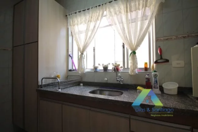 Imagem CASA COM 3 DORMTS 180 MTS EXCELENTE LOCALIZAÇÃO !!!
