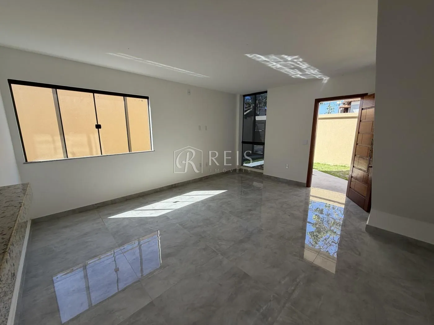 Imagem Casa para Venda em Rio das Ostras, Jardim Mariléa, 3 dormitórios, 1 suíte, 3 banheiros, 2 vagas