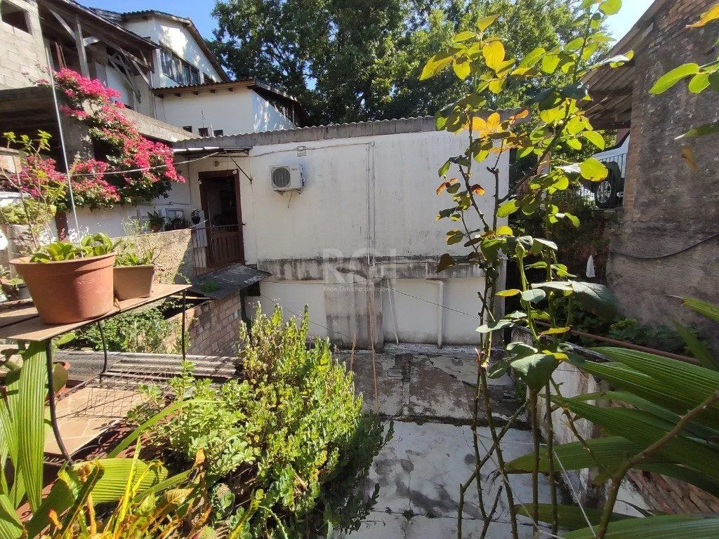 Imagem Casa para Venda - 134m², 2 dormitórios, 1 vaga - Nonoai