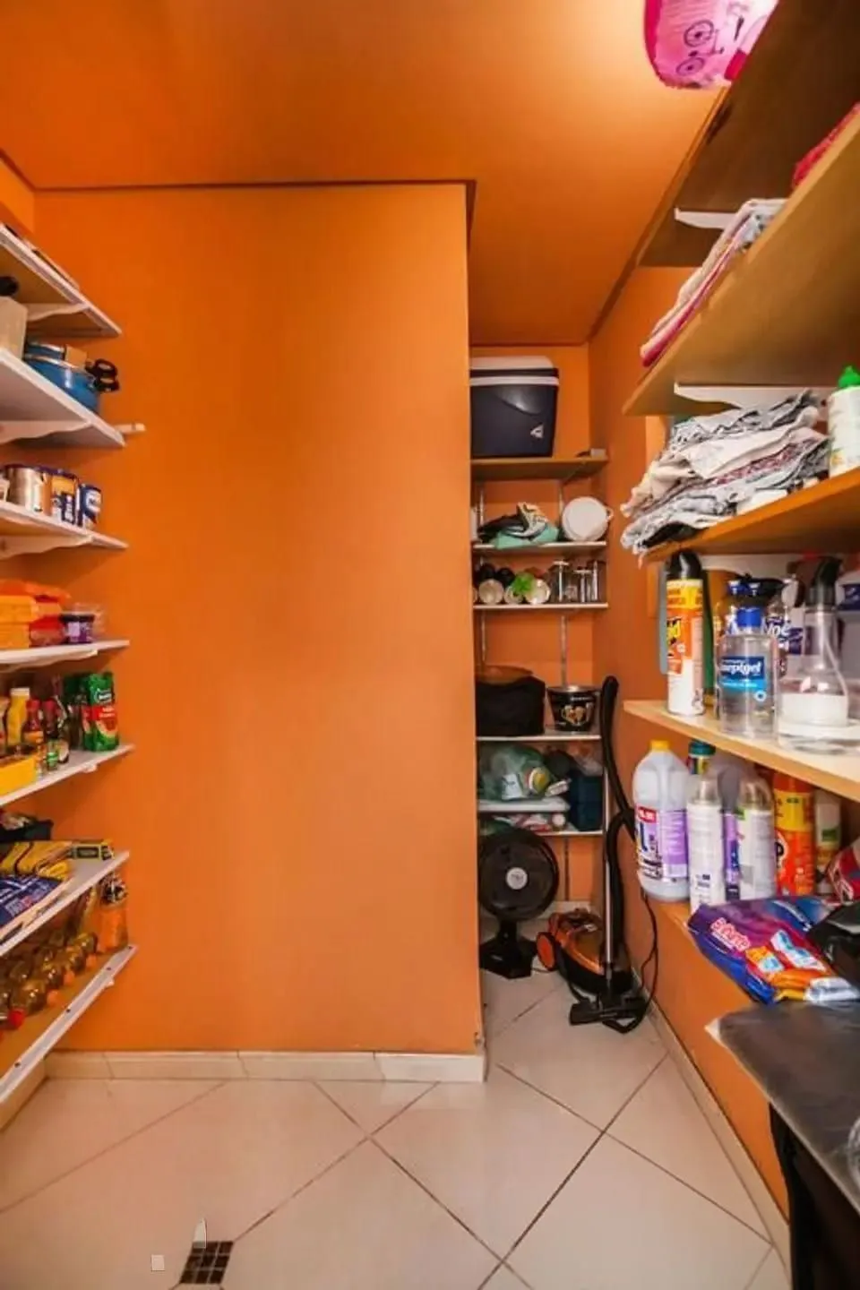 Imagem Casa de 4 dormitórios à venda no Bairro Rubem Berta, Porto Alegre.