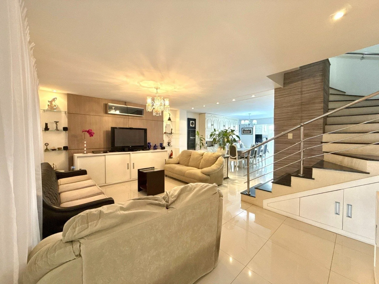 Imagem Casa com 3 Suítes e 3 Vagas no Bairro Vila Ipiranga
