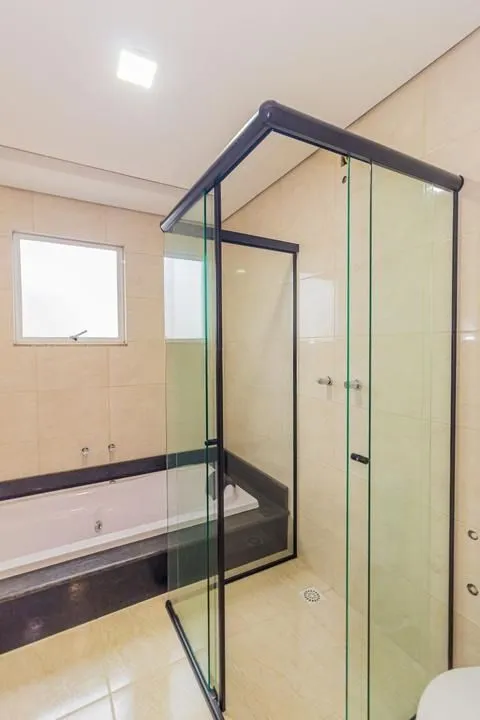 Imagem Casa com 3 dormitórios, suíte, lavabo e amplo pátio.