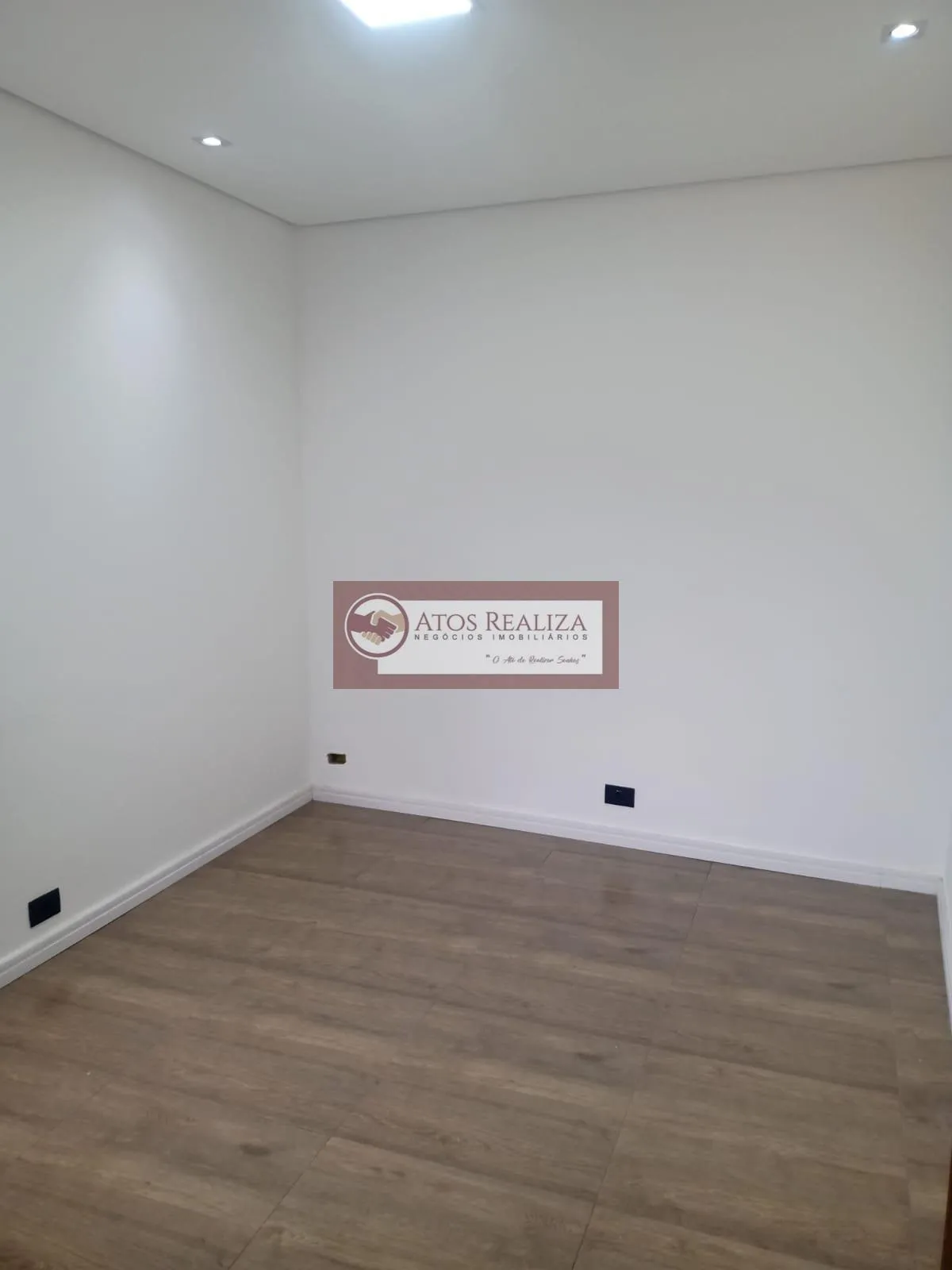 Imagem Vendo Casa em Ótima localização, Próximo a Estação Grajaú da CPTM, Casa Com 3 Dormitórios, Sala, Cozinha, Banheiro, Área de Serviço, 2 Vagas de Garagem, Casa Subsolo contem 1 Dormitório grande, Cozinha americana, Lavanderia, Valor R$ 680 Mil