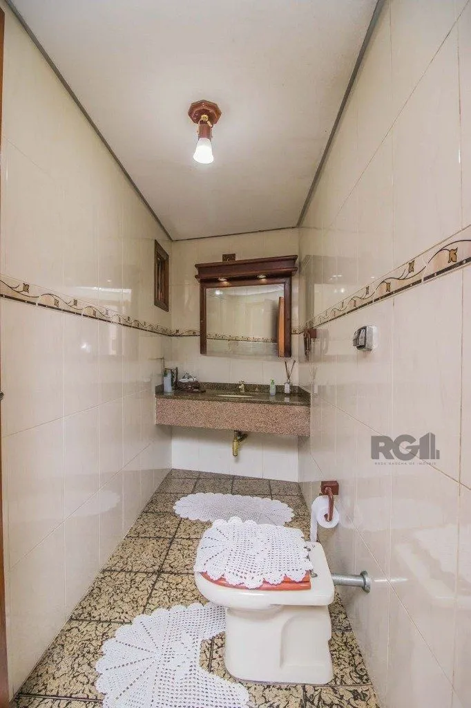 Imagem Casa de 329m² - 4 dormitórios, 1 suíte, 6 vagas no bairro Vila Jardim