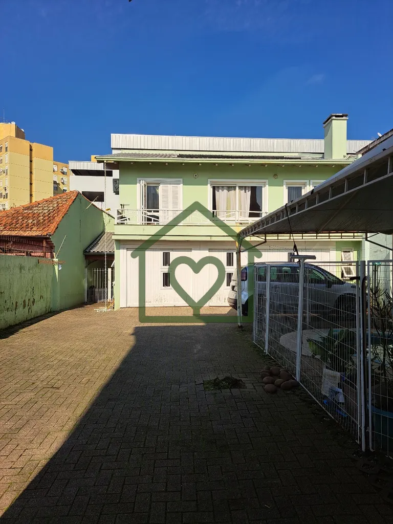 Imagem CASA l 4 DORMITÓRIOS l 3 SUÍTES l SEMI MOBILIADA I 8 VAGAS l CRISTAL l ZONA SUL 
 
ABRIANOS vende ...