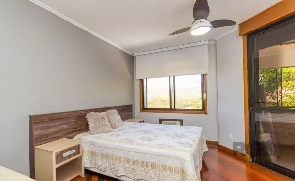 Imagem Casa sobrado no Cristal de 3 dormitórios e 3 vagas