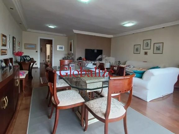 Imagem Apartamento à venda com 278m², 4 quartos, 2 suítes, vaga demarcada, perto da praia por R$ 1.450.000,00 no Embaré em Santos