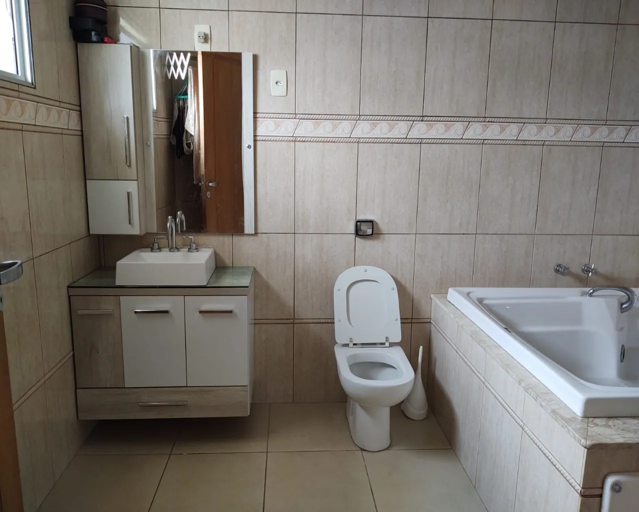 Imagem Lindo Sobrado de 4 Dormitórios no Cond. Residencial Portobello