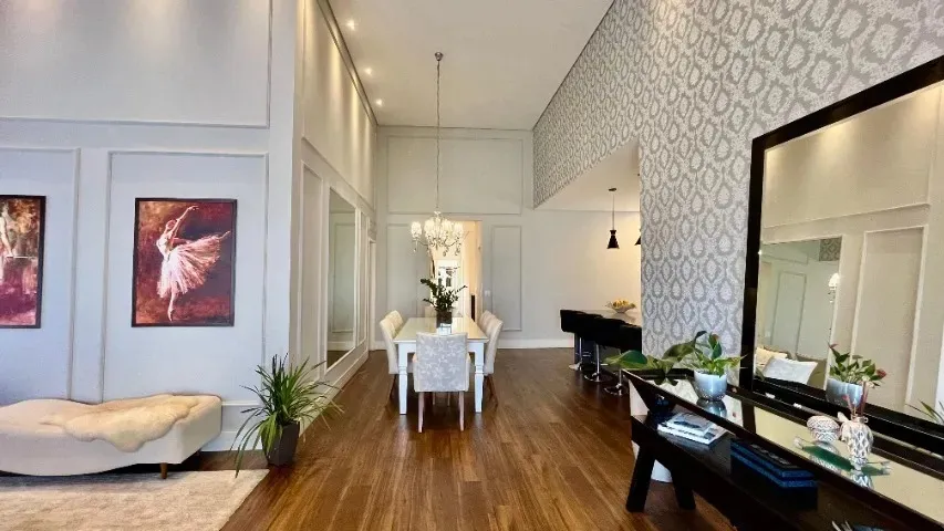 Imagem Casa de Alto Padrão no Condomínio Santa Maria ? 4 Quartos, 2 Suítes, Piscina Aquecida e Área Gourmet