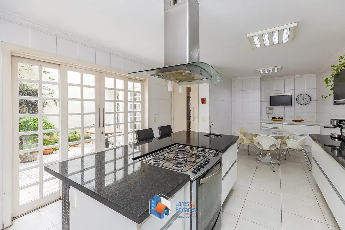 Imagem Casa para venda em Vila Cruzeiro com 4 quartos, sendo 3 suítes, 260m²