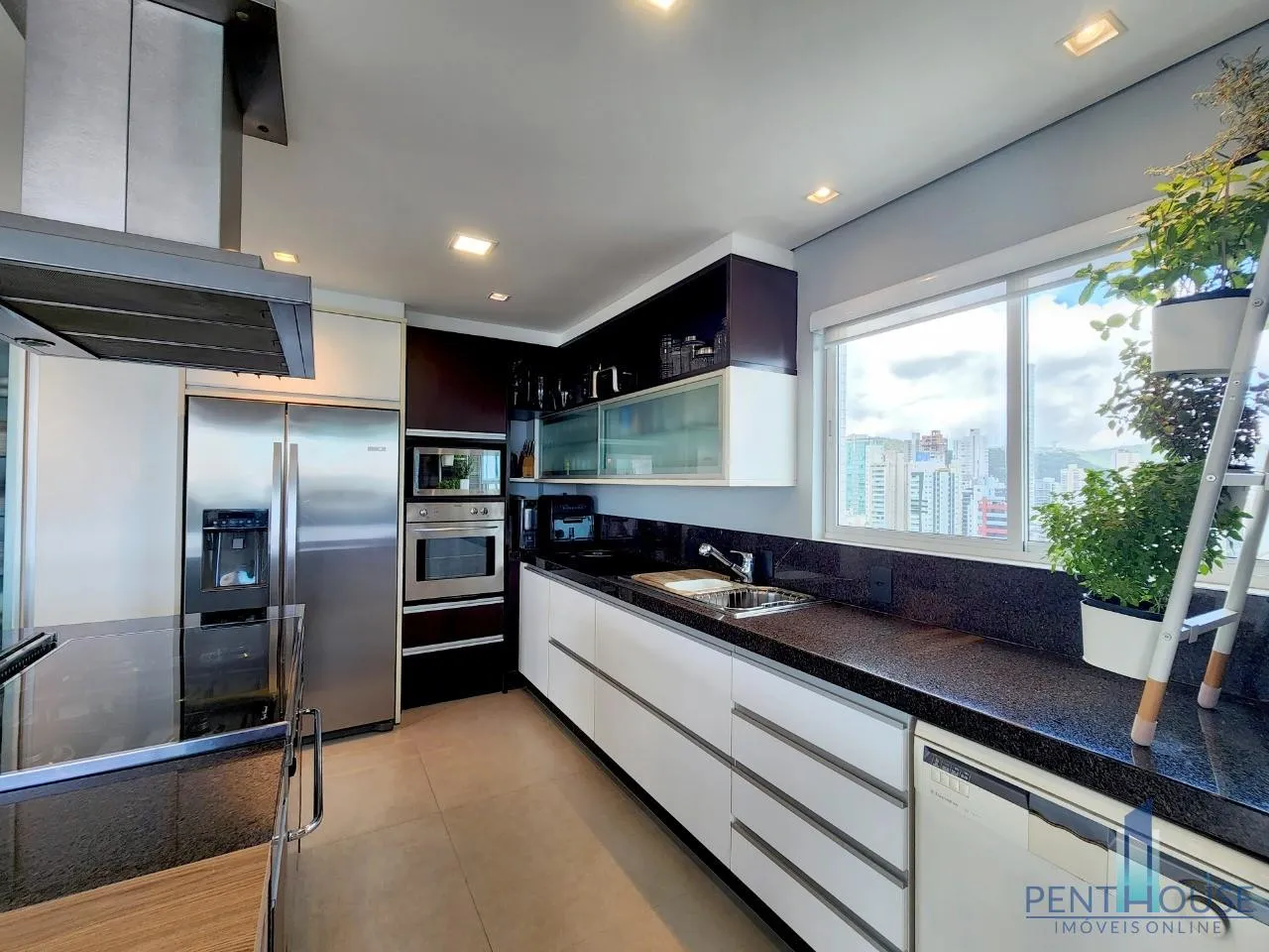 Imagem Cobertura Duplex para Venda em Balneário Camboriú, CENTRO, 3 dormitórios, 3 suítes, 4 banheiros, 3 vagas