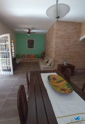 Imagem Bela casa no bairro do Pereque Mirim com 4 dormitórios em rua tranquila, perto do Supermercado do Pai