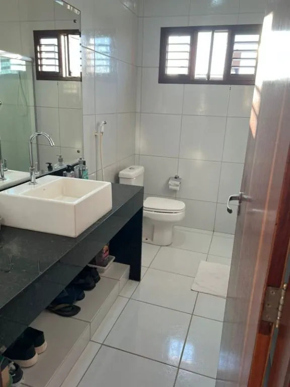 Imagem Casa duplex ampla no Bairro dos Estados, com 7 quartos, 4 suítes, varandas, terraço e excelente localização em João Pessoa.