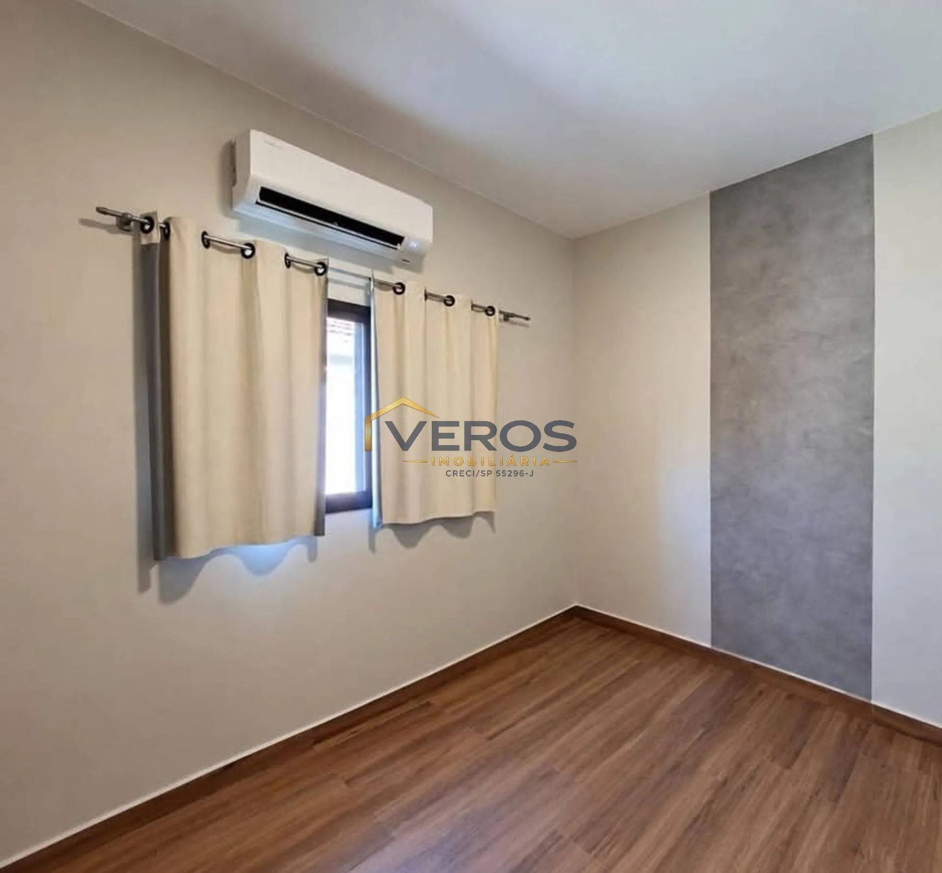 Imagem Casa com 2 dormitórios e 2 vagas à venda no Centro de Caraguatatuba