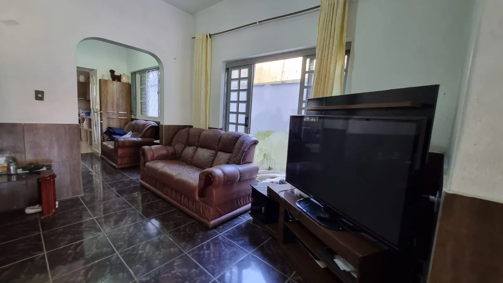 Imagem Casa Residencial de 2 pisos com 3 dormitórios , 2 banheiros + 1anexo com 2 aptos JKs , construído nos fundos do terreno no bairro Cidade Baixa/Azenha em Porto Alegre/RS.