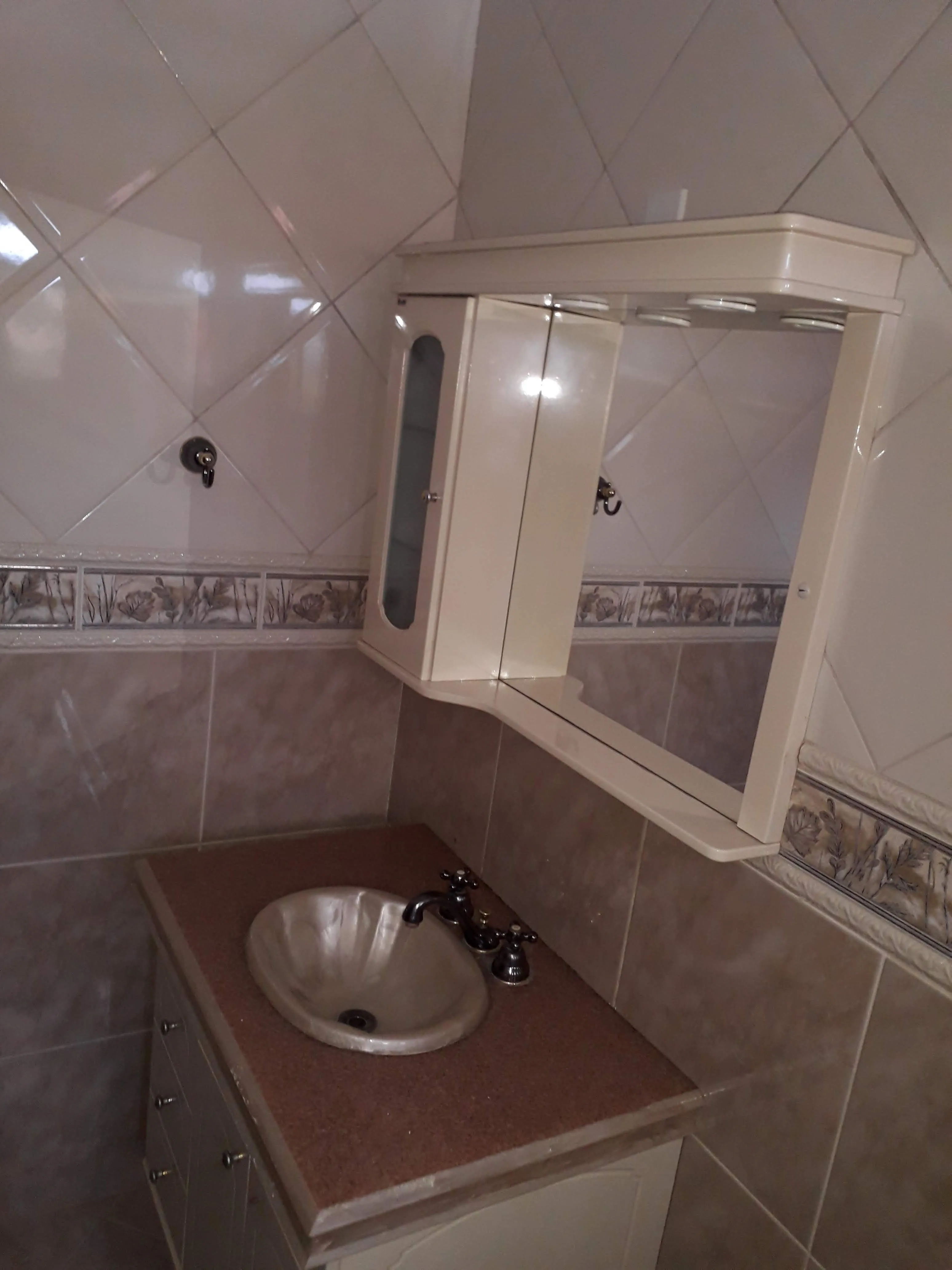 Imagem Linda Casa no Condomínio Ibiti do Paço com 348m².