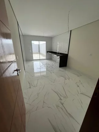 Imagem Sobrado com 165 metros quadrados, com 3 dormitórios sendo 1 suíte com varanda, 3 banheiros, 1 lava...