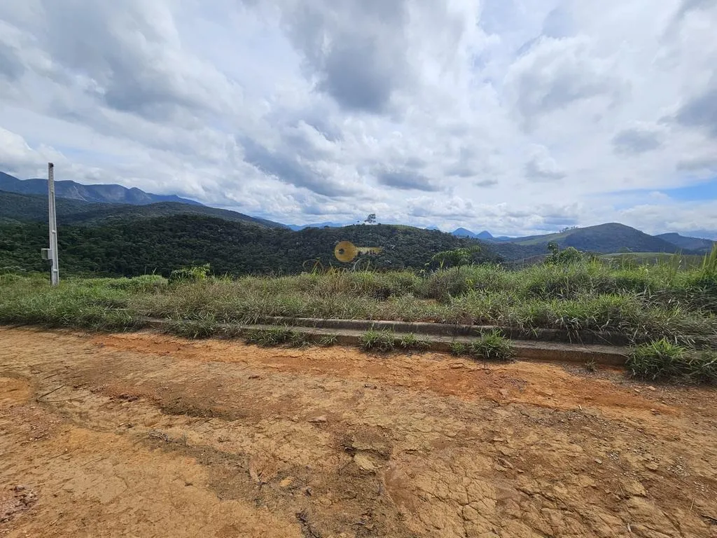Imagem Terreno em Condomínio para Venda em Teresópolis / RJ no bairro Pessegueiros