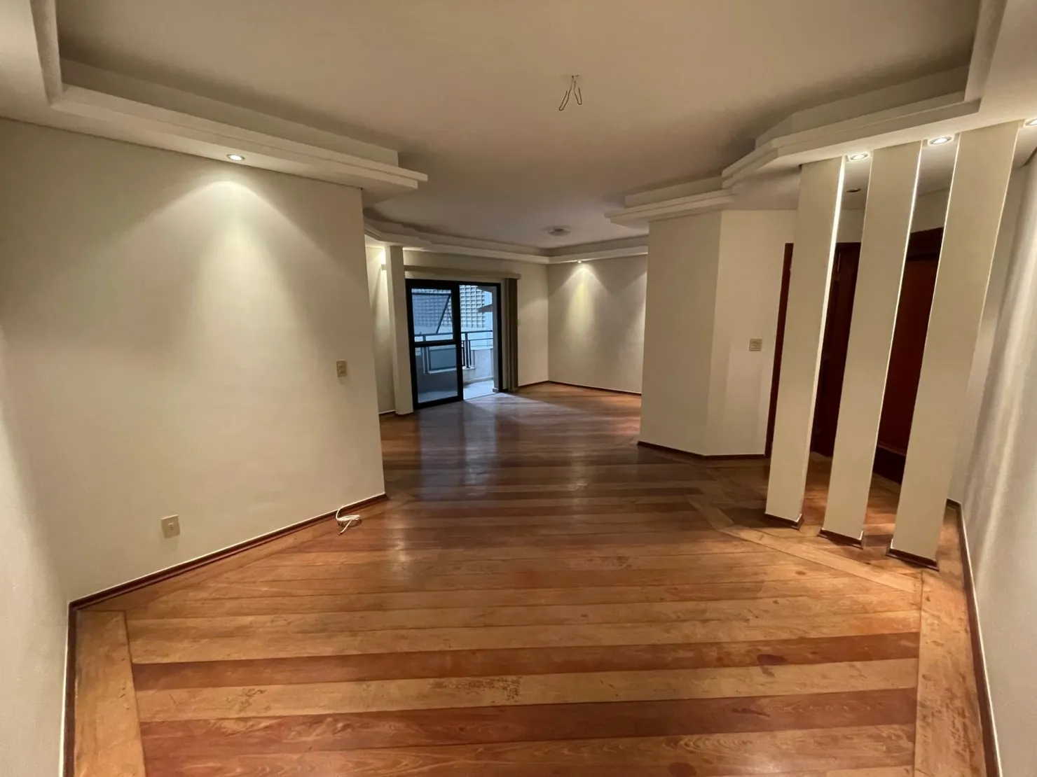 Foto do imóvel Apartamento à venda 3 Quartos, 1 Suite, 2 Vagas, 187M², Centro, Taubaté - SP | Condomínio Village Residence