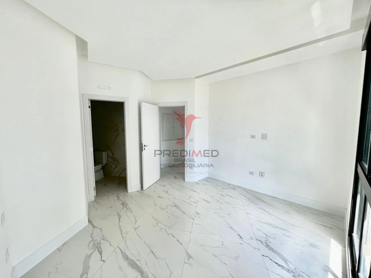 Imagem Pé na areia em Itapema com 4 Suites, living integrado, churrasqueira, 3 vagas ,vista mar