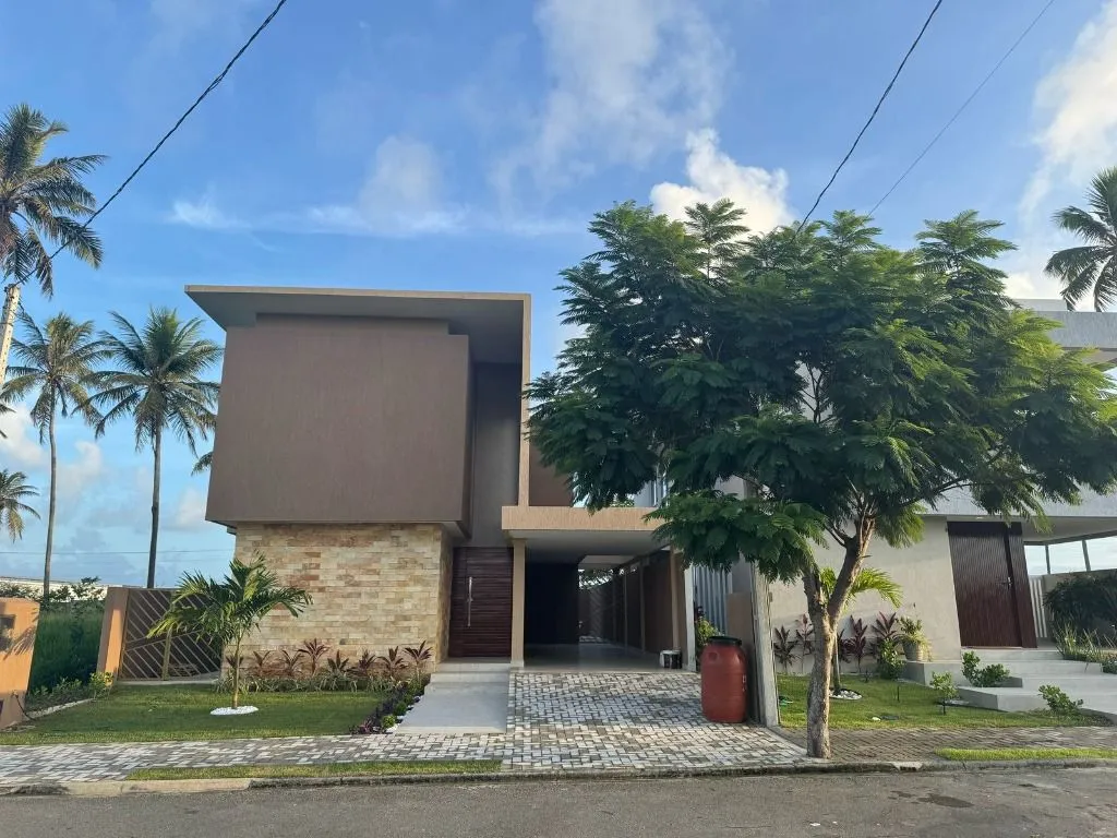 Foto do imóvel Casa Nova de Alto Padrão com 4 Suítes, Piscina e Pôr do Sol Exclusivo