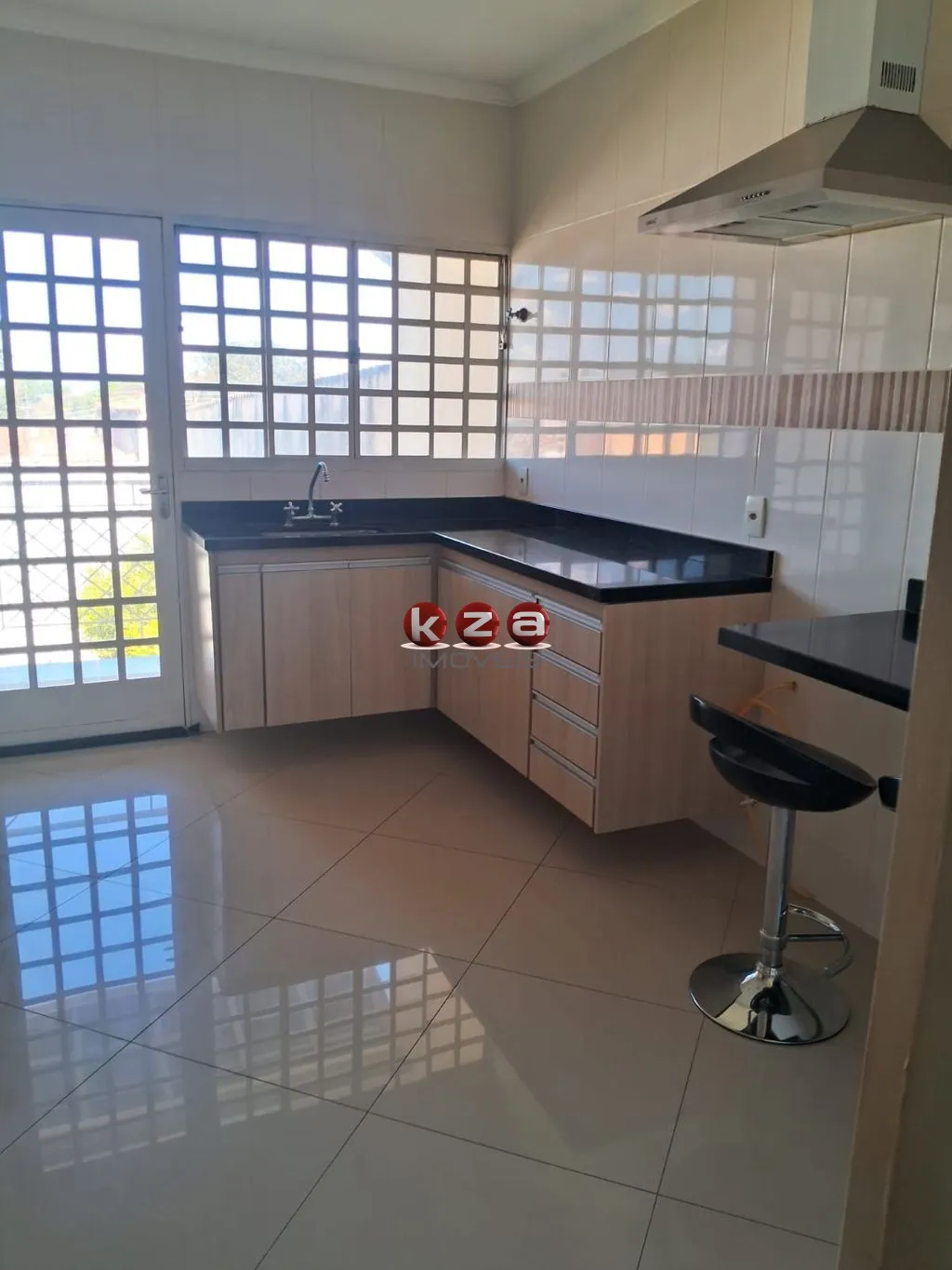 Imagem Excelente oportunidade! Casa à venda em Valinhos-SP, bairro São Cristovão: 3 quartos, 1 suíte, 2 salas, 3 banheiros, 3 vagas de garagem, 200 m².