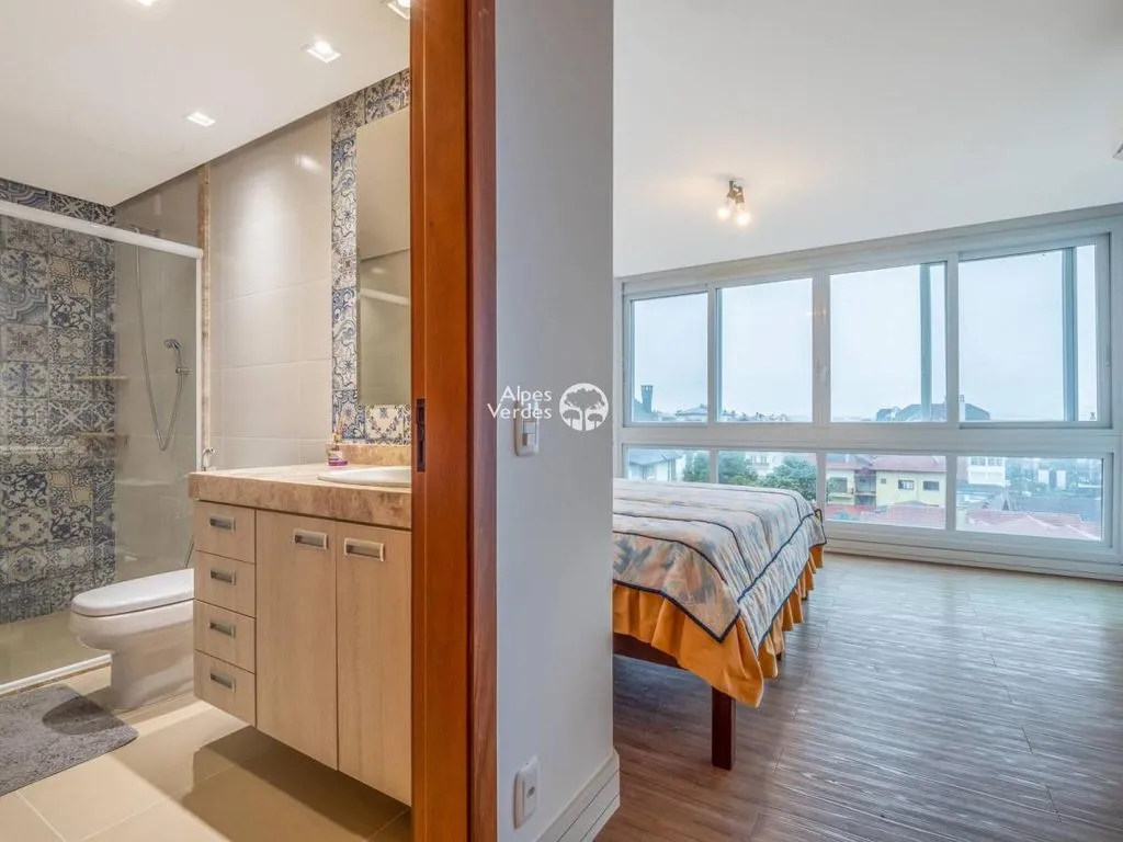 Imagem VENDE-SE APARTAMENTO COM 4 SUITES PROXIMO A RUA COBERTA DE GRAMADO