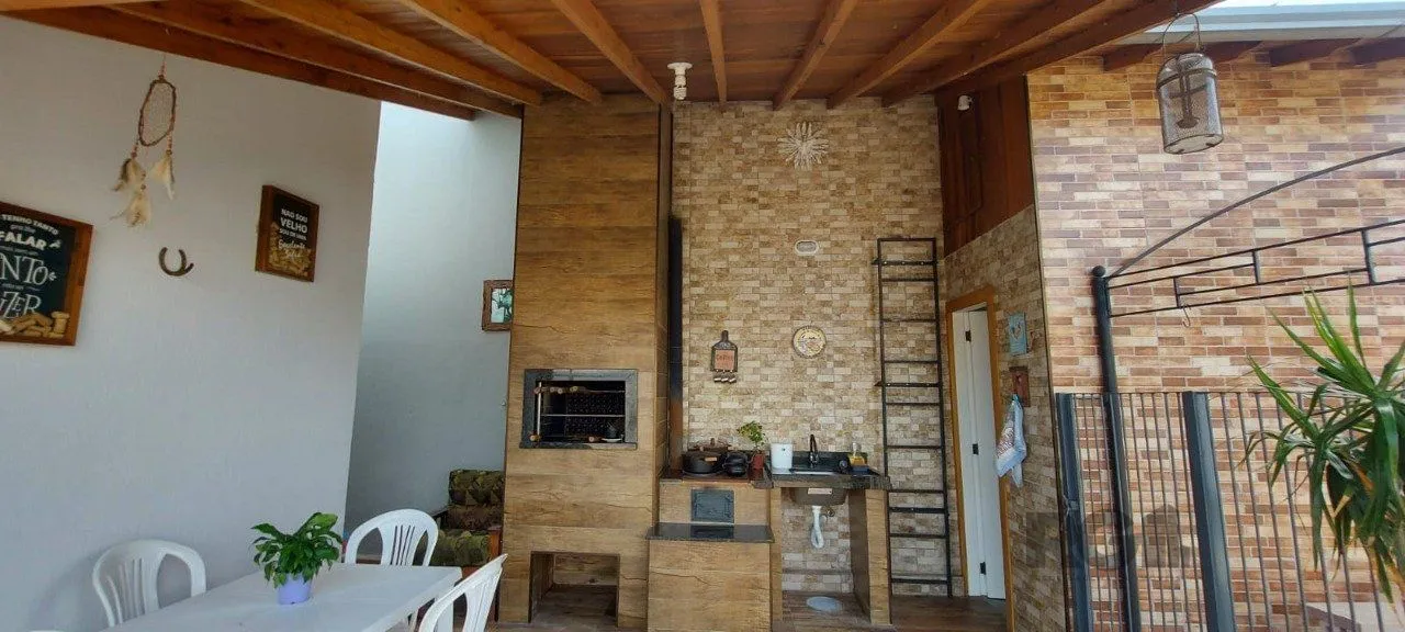 Imagem Casa com 2 dormitórios, sendo 1 suíte no bairro Florida em Guaíba