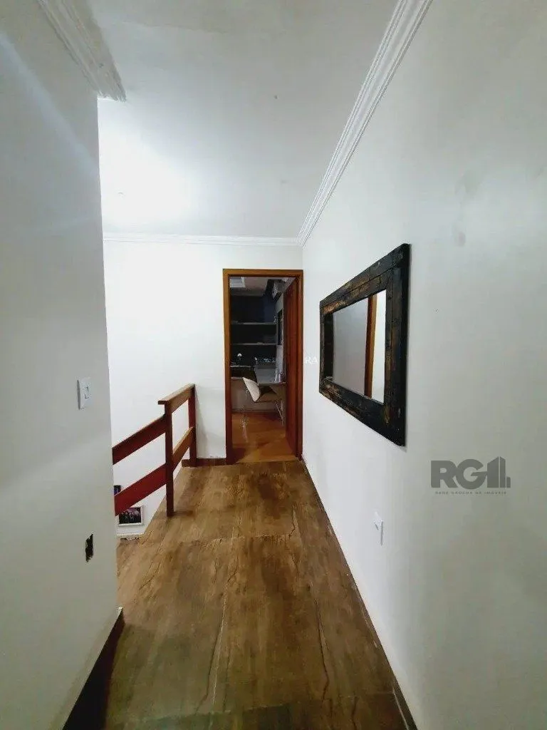 Imagem Casa com 3 dormitórios no bairro Lomba do Pinheiro
