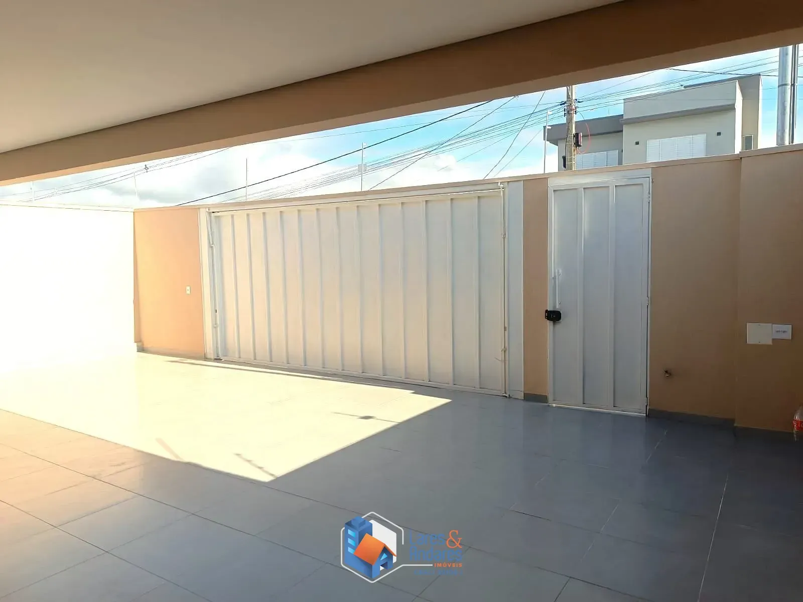 Imagem CASA À VENDA, COM 190M² 3 DORMS (1 SUÍTE) 5 VAGAS, PISCINA, CHURRASQUEIRA - RESIDENCIAL CALIFÓRNIA GARDEN, SÃO SEBASTIÃO DO PARAÍSO, MG