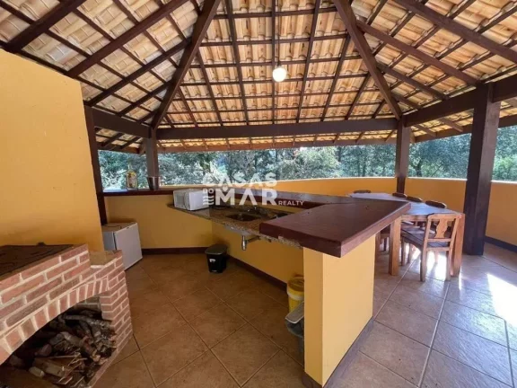 Imagem Casa em condomínio de luxo em Itaipava, Petrópolis-RJ: 4 quartos, 2 suítes, 3 banheiros, 10 vagas, 800m². Imperdível!
