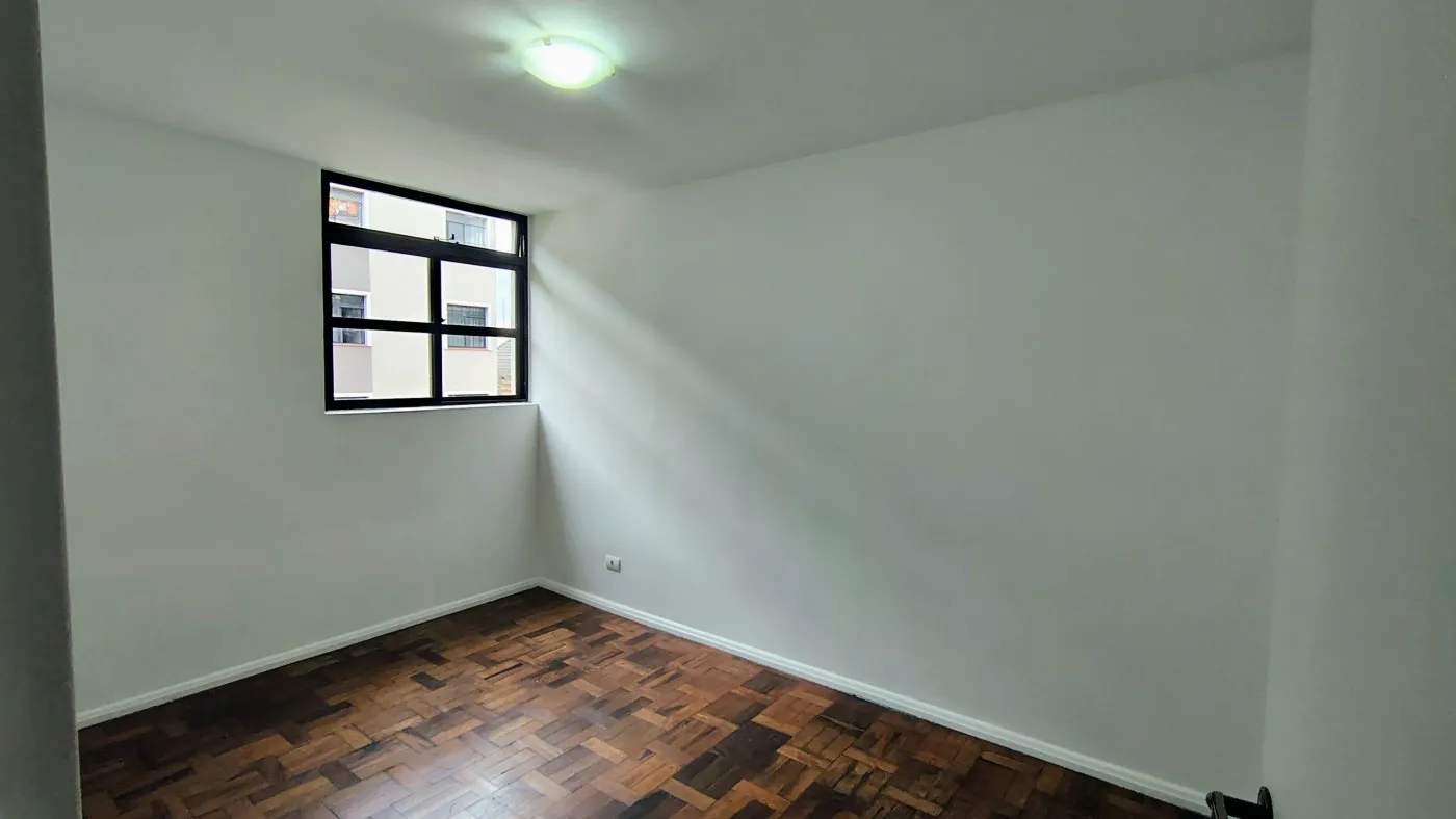 Imagem Apartamento a venda nas Mercês com 3 quartos R$ 387.000,00.