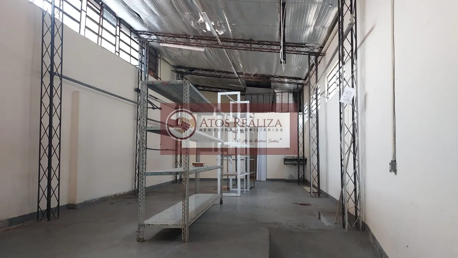 Imagem Alugo Excelente Galpão na Av Atlântica Socorro -SP: 130m² sala e 2 banheiros, locação por R$5.000.