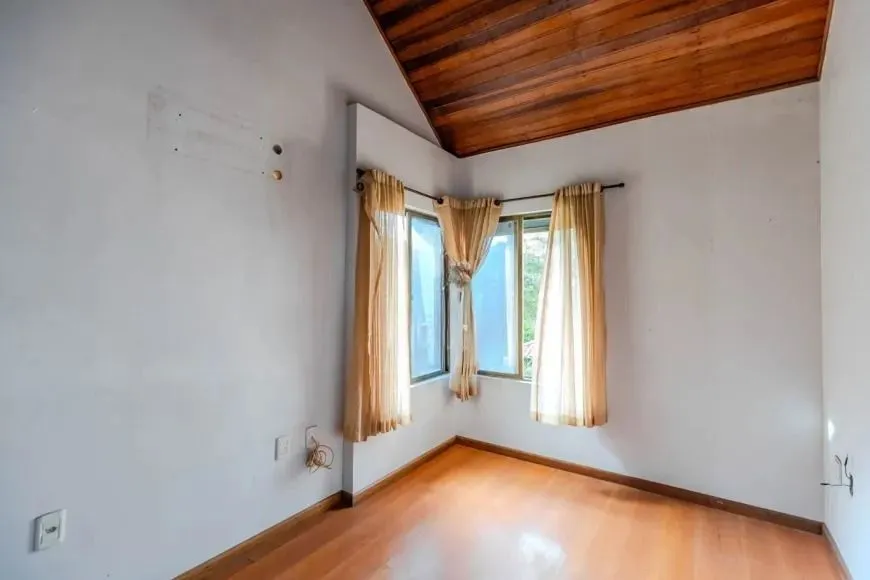 Imagem Casa em condomínio com 3 dormitórios, suíte, sótão e lazer completo - 106m²