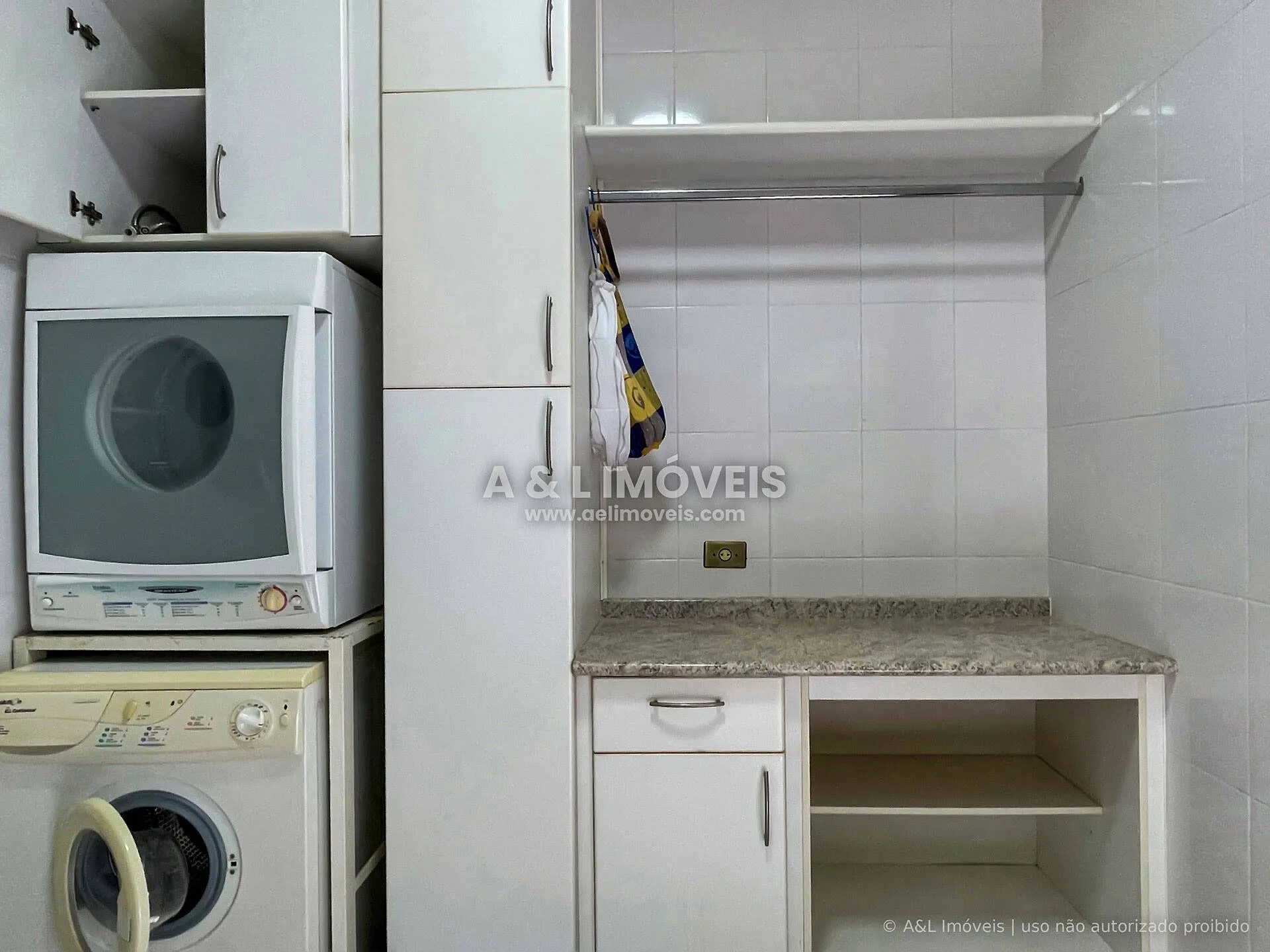 Imagem Casa em Campos do Jordão | Alto do Capivari | 4 Suítes, Lareira e Vista