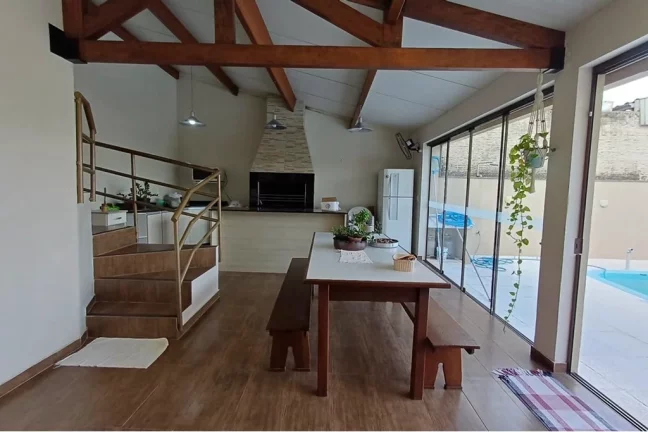 Imagem Casa para venda no bairro Jardim do Salso em Porto Alegre