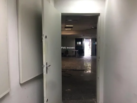Imagem Casa Comercial de 350m² de Área para Locação em Cerqueira César