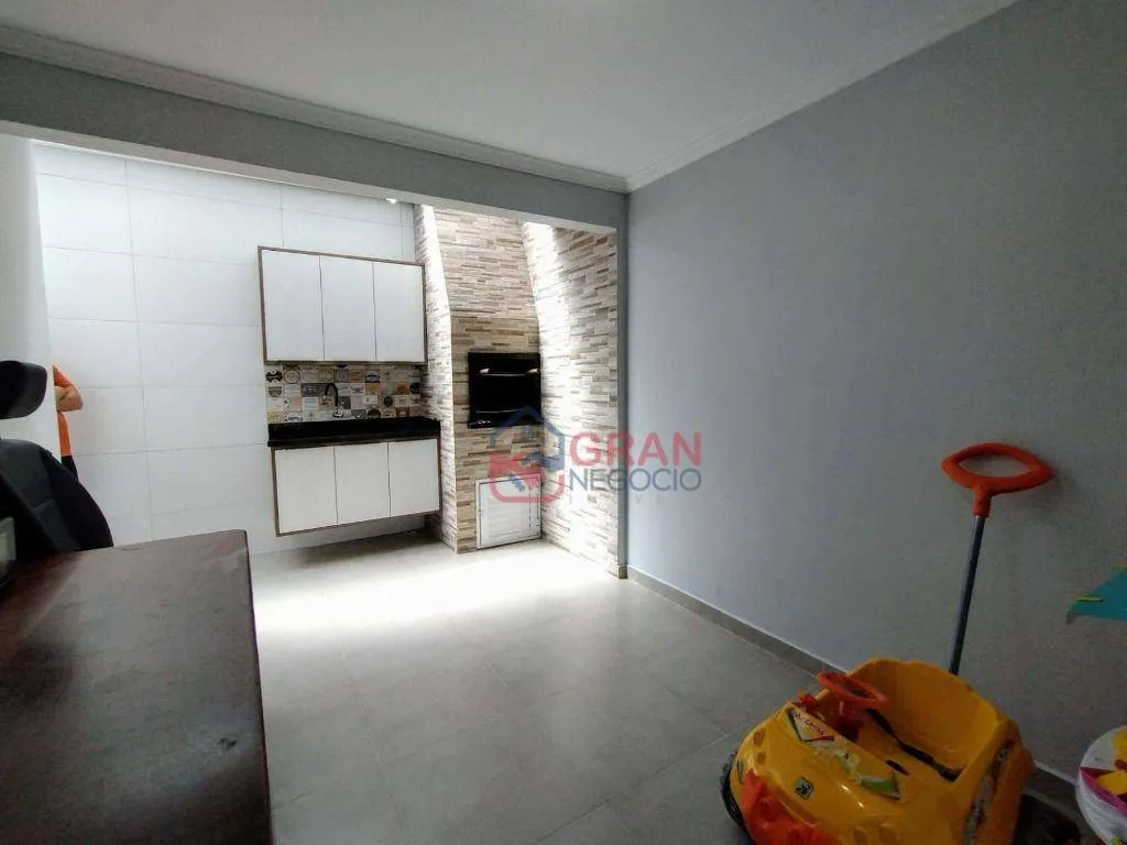 Imagem Sobrado com 143m² - 3 Quartos em São José dos Pinhais