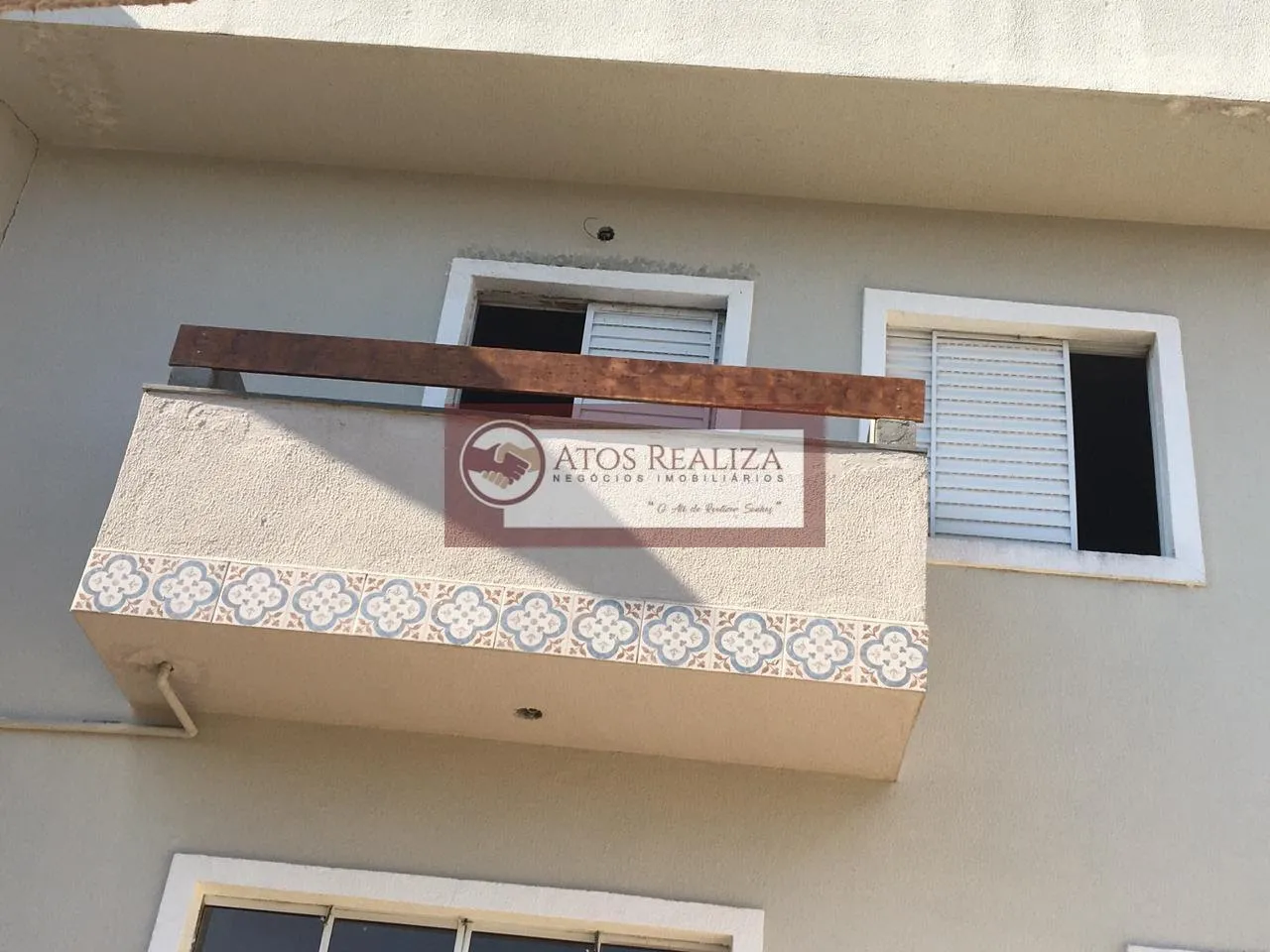 Imagem Oportunidade de um bom investimento. Vendo Sobrado de 180m² no Jardim Império, com 3 Dormitorios, sendo 1 Suíte, 2 Salas, Cozinha, 3 banheiros, 2 vagas de garagem cobertas, + uma pequena edícula. Valor R$ 600k, Agende uma visita e confira.