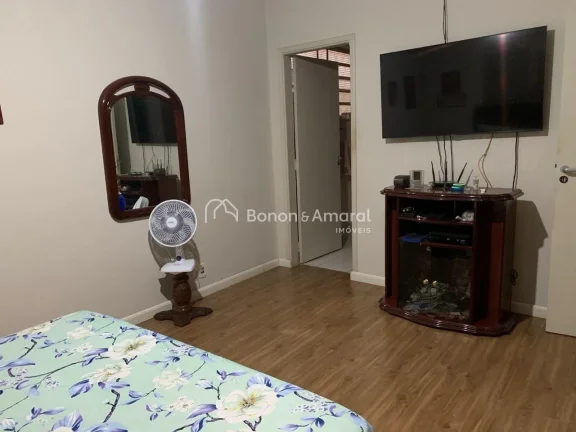 Imagem Localizada na Cidade Universitária, em Campinas, esta casa térrea reúne conforto, praticidade e e...