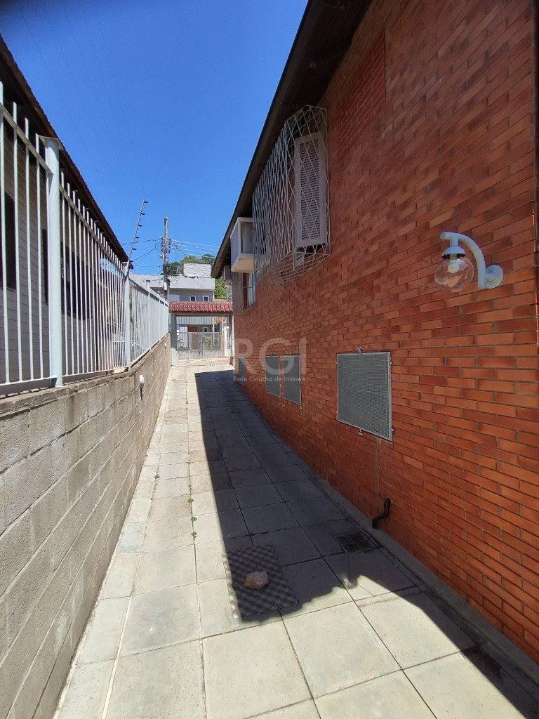 Imagem Casa para Venda - 142.8m², 4 dormitórios, 5 vagas - Teresópolis