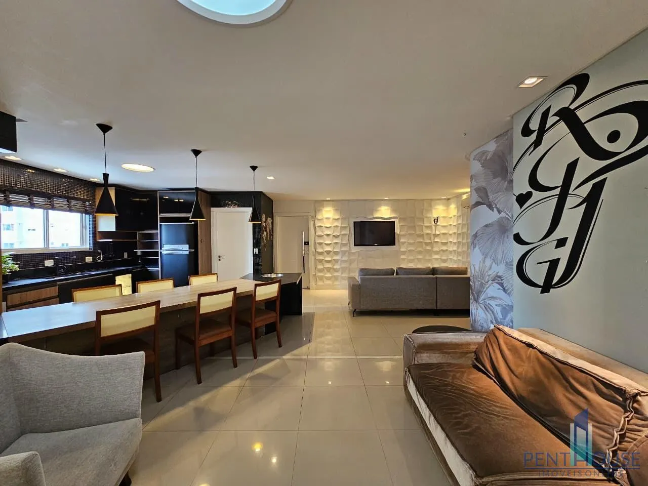 Imagem Apartamento Zona Central para Venda em Balneário Camboriú, CENTRO, 3 dormitórios, 3 suítes, 4 banheiros, 2 vagas