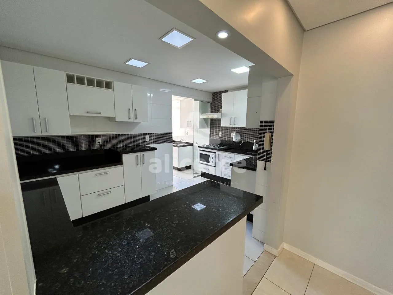 Imagem Apartamento à venda com 3 quartos 1 suíte, 92m² em Carvoeira Florianópolis
